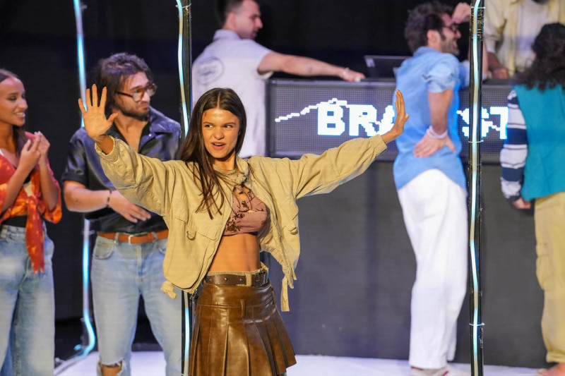 Luna de teatru la Mioveni – o seară plină de emoție cu spectacolul The Brainstorm – partea I!