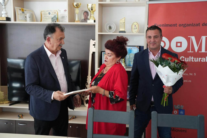 12 cadre didactice din Mioveni, premiate la încheierea activității profesionale
