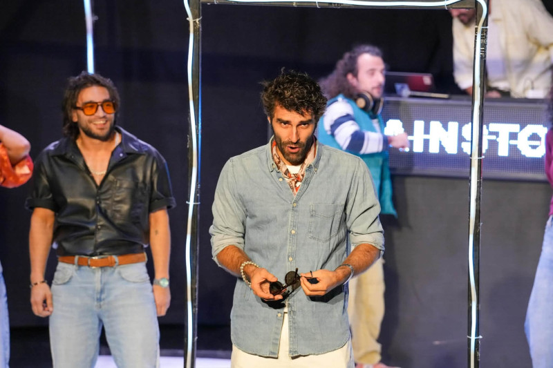 Luna de teatru la Mioveni – o seară plină de emoție cu spectacolul The Brainstorm – partea I!