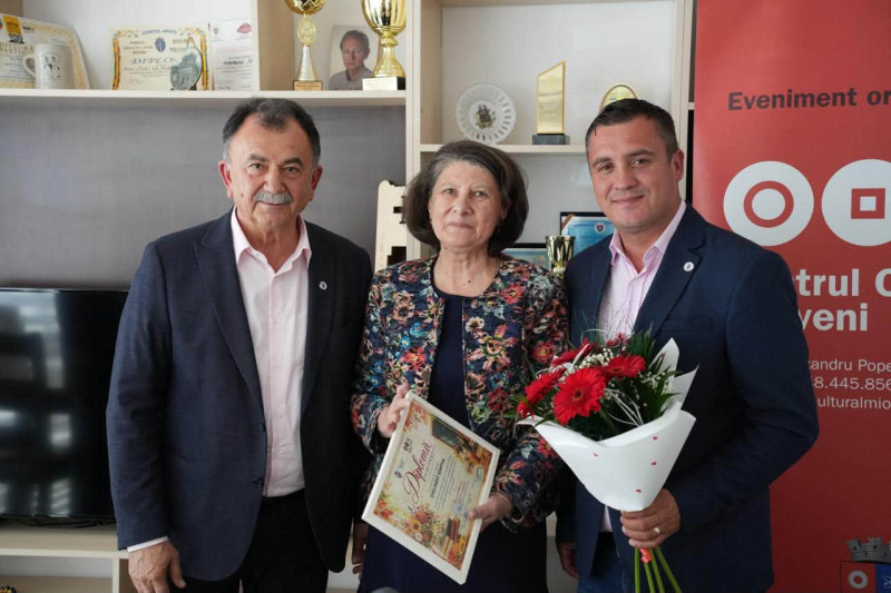 12 cadre didactice din Mioveni, premiate la încheierea activității profesionale