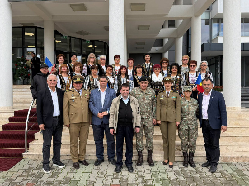 Ziua Armatei Române, marcată în avans la Mioveni printr-o întâlnire între generații