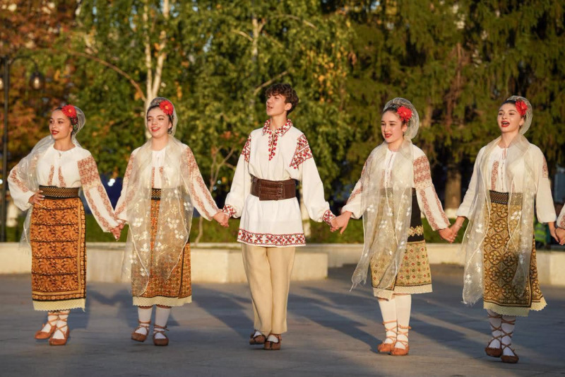 Tradițiile și folclorul românesc, în prim-plan la „Sărbătoarea Recoltei pe Valea Argeșelului”!