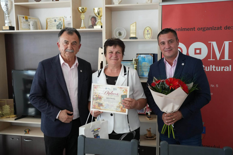 12 cadre didactice din Mioveni, premiate la încheierea activității profesionale