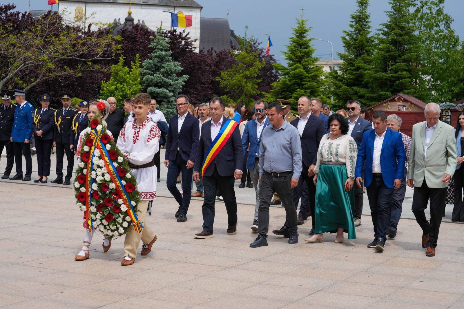 Ziua Eroilor, marcată la Mioveni prin ceremonii de comemorare și recunoștință